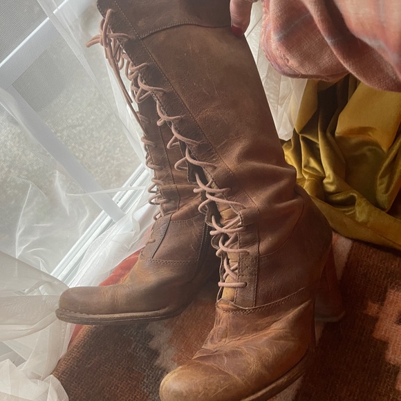 SOLD. Vintage Frye Villager lace up - Picture 2 of 8